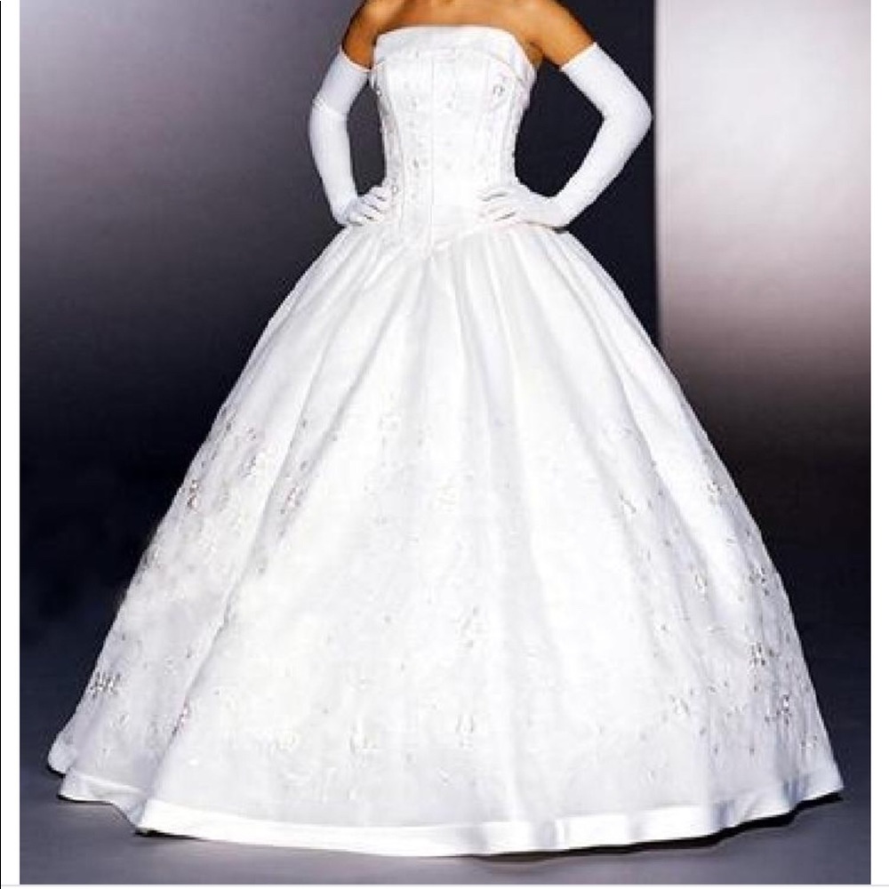 💍Gorgeous Ian Stuart Wedding Gown with Veil!!💍